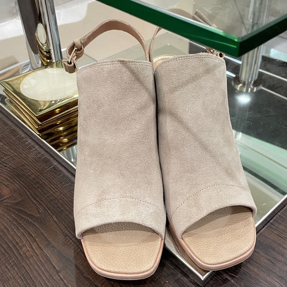 NIB Donald Pliner ILIANA02 suede peep toe sling back kid suede heel mules sand 8